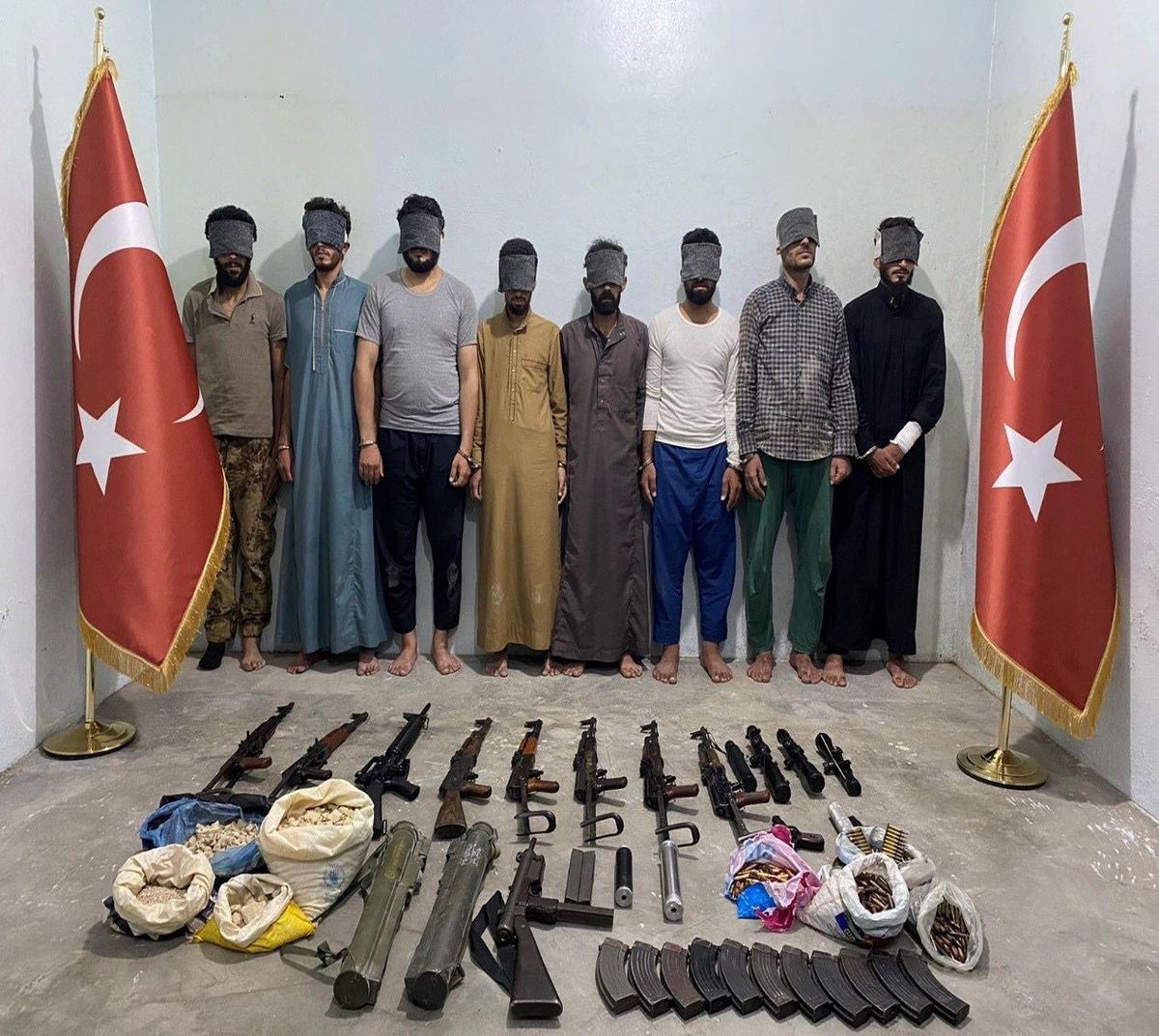 MİT\'in Suriye\'nin kuzeyinde DEAŞ\'ın eylem hazırlığındaki hücre yapılanmasına yönelik operasyonunda, 1\'i ölü 19 terörist ele geçirildi.