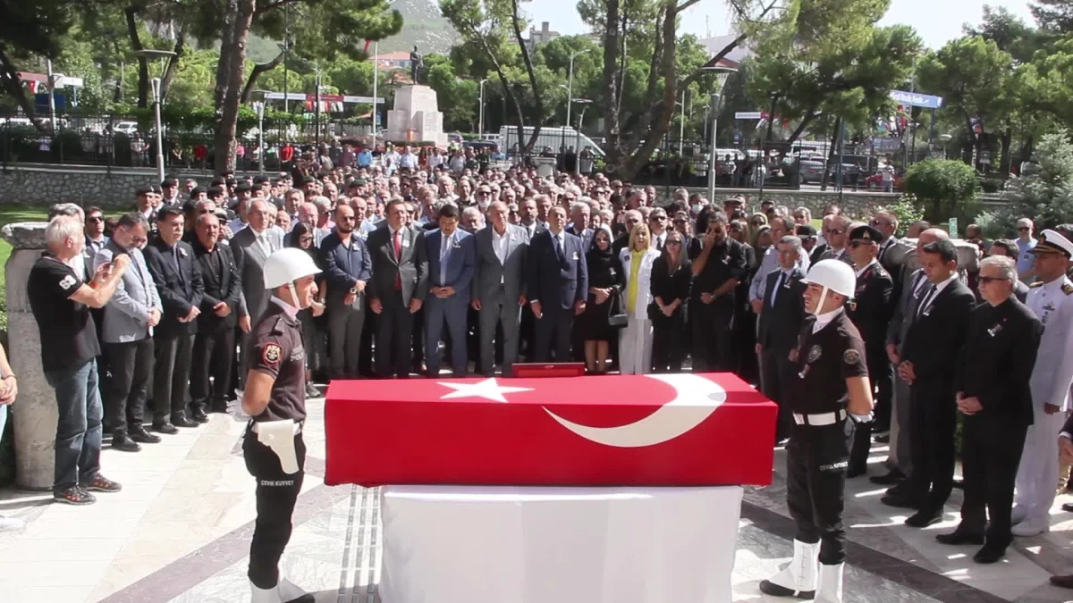 Dışişleri Bakanı Çavuşoğlu, Muğla Vali Yardımcısı Yıldız\'ın cenaze törenine katıldı