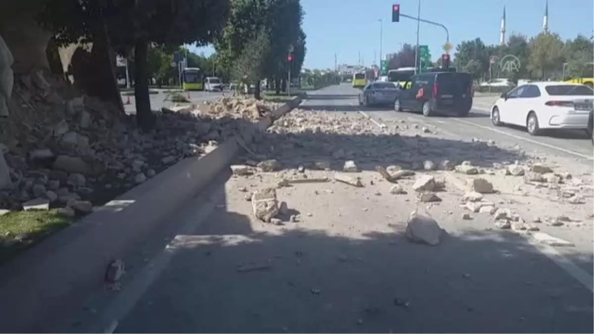 Pendik\'te kaza sonrası devrilen kamyon trafikte aksamaya neden oldu