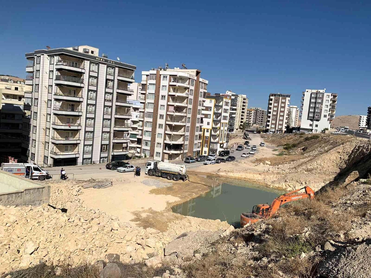 Şanlıurfa\'da bir işçi kazı çalışmasında göçük altında kaldı