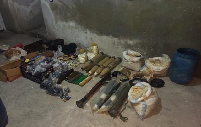 Son Dakika! MİT, Suriye'de saldırı hazırlığındaki 19 teröristi yakaladı Son Dakika! MİT, Suriye'de saldırı hazırlığındaki 19 teröristi yakaladı