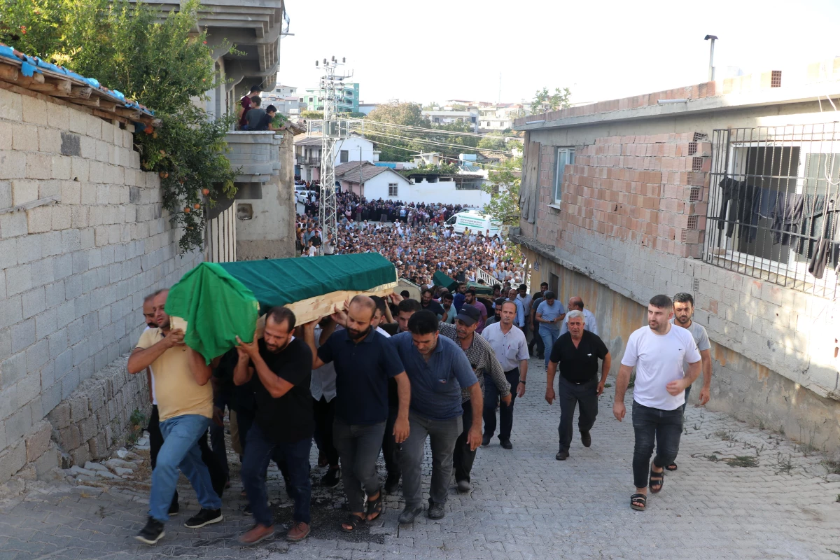 Trabzon\'daki trafik kazasında ölen 4 kişinin cenazeleri Hatay\'da defnedildi