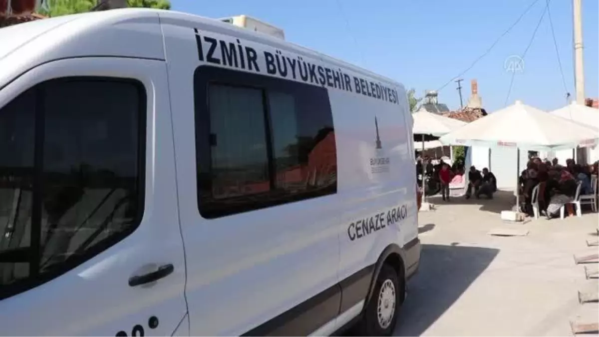 İzmir\'de yangın söndürme göletinde boğulan kardeşler toprağa verildi