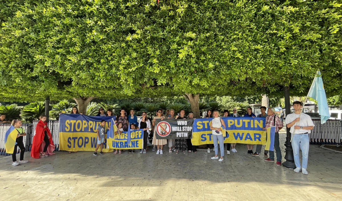 Adana\'daki Ukraynalılar, Rusya\'nın "ilhak" kararına tepki gösterdi
