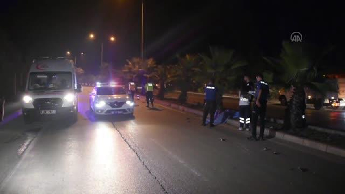 Adana\'da ağaca çarpan motosikletin sürücüsü öldü