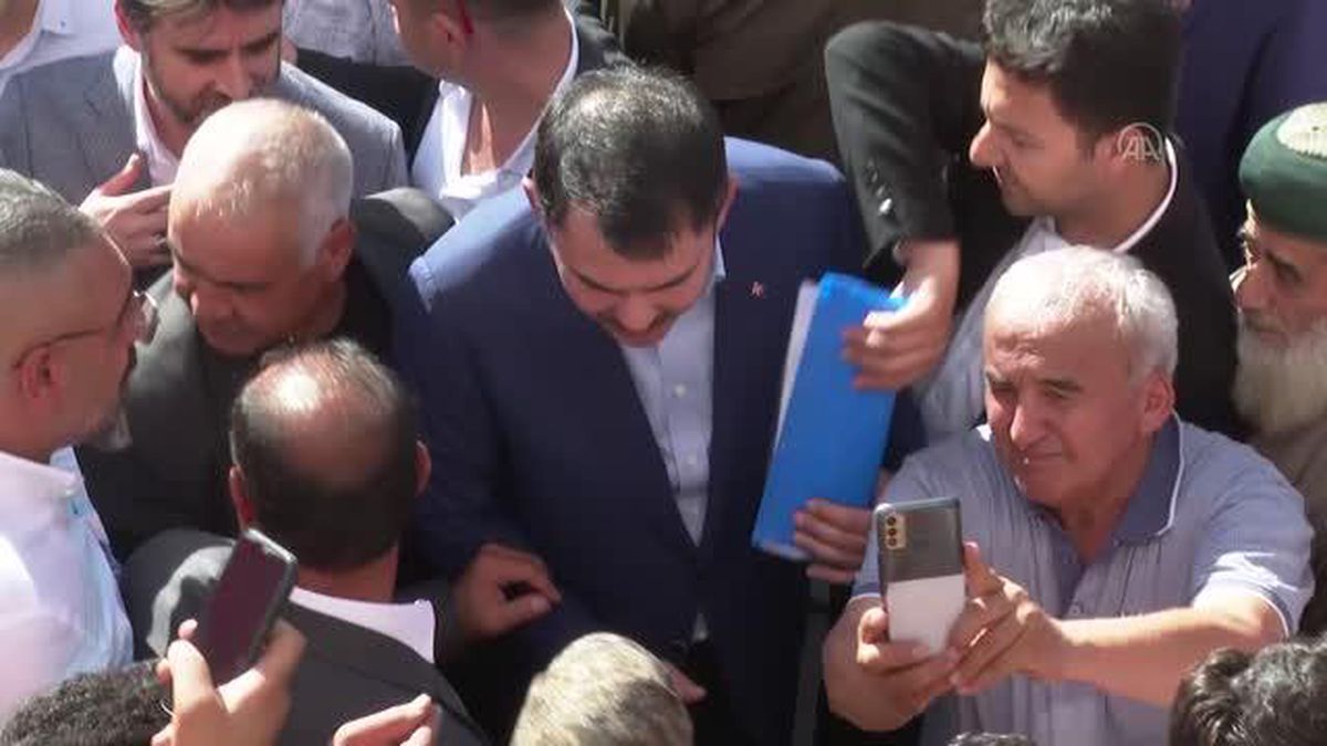 Bakan Kurum, Ereğli'de esnafı ziyaret etti