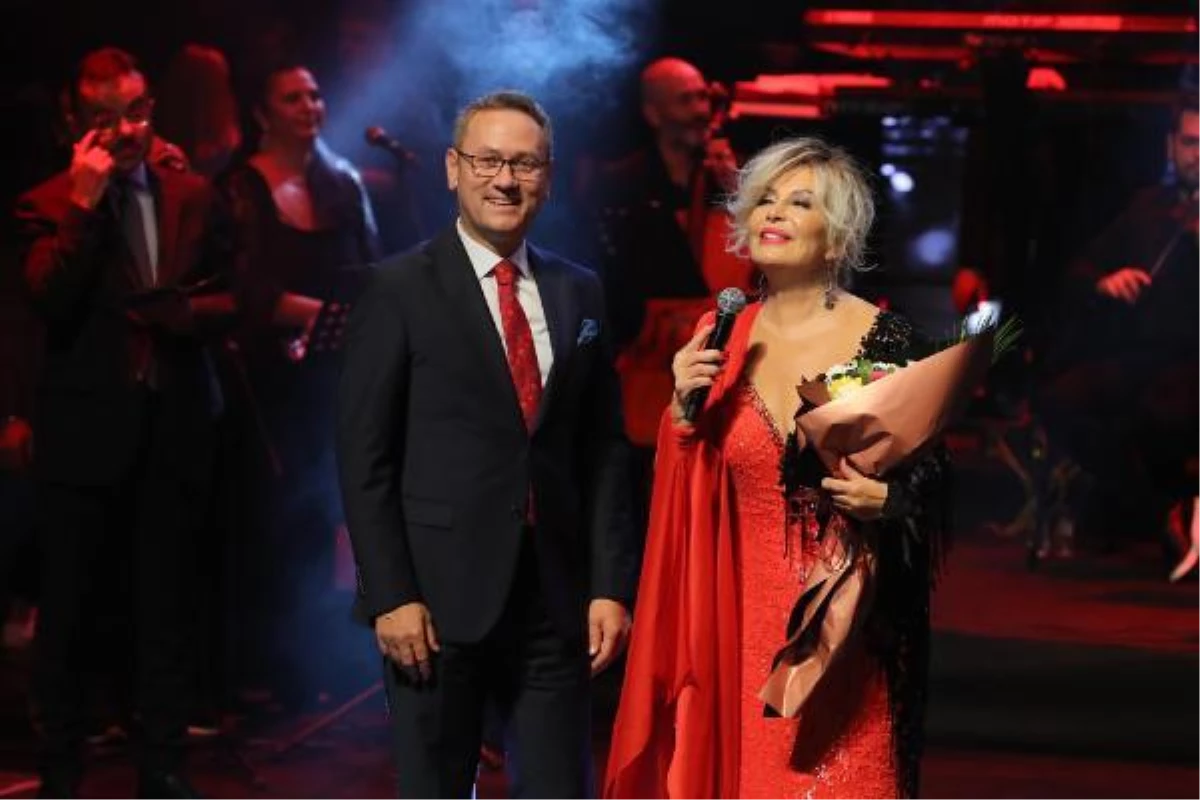Başakşehir\'de yeni kültür sanat sezonu Emel Sayın konseriyle başladı