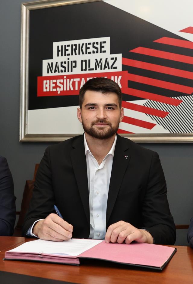 Beşiktaş, Ersin Destanoğlu ile yeni sözleşme imzaladı! Mevcut maaşının 25 katı zam aldı