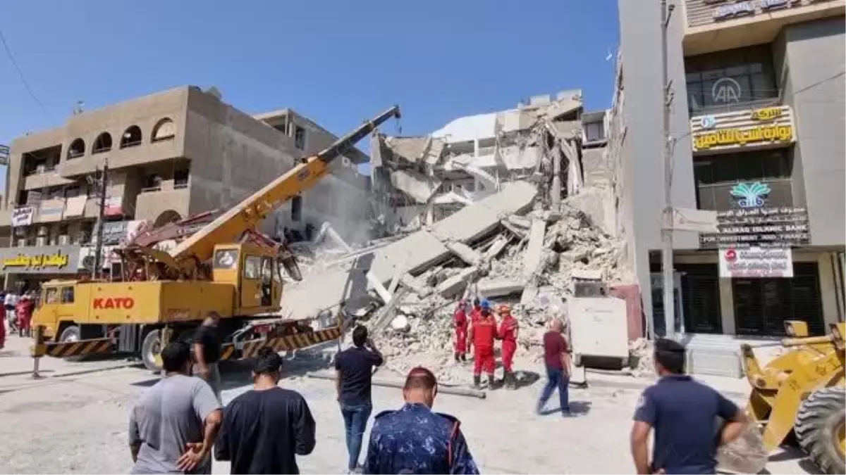 Irak'ın başkenti Bağdat'ta 4 katlı bir bina çöktü