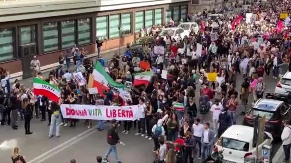 İtalya\'da İranlı Mahsa Emini\'nin ölümü protesto edildi