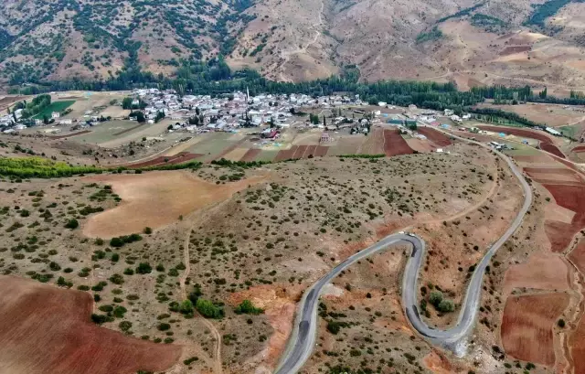 'Z yokuşu' yüzünden canından bezen köylüden seçim kararı: Yol düzeltilmezse oy kullanmayacağız