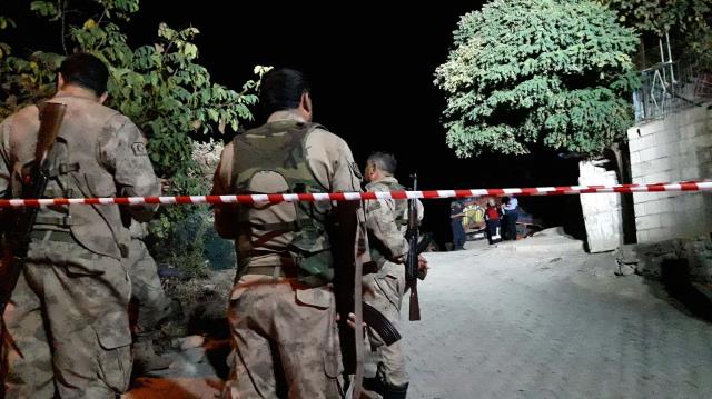 Anne ile oğlunu öldürüp, 3 kişiyi yaralayan saldırgan akraba çıktı Anne ile oğlunu öldürüp, 3 kişiyi yaralayan saldırgan akraba çıktı
