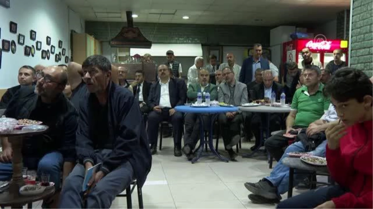 Bakan Kasapoğlu, derbi maçını İznik\'te vatandaşlarla izledi