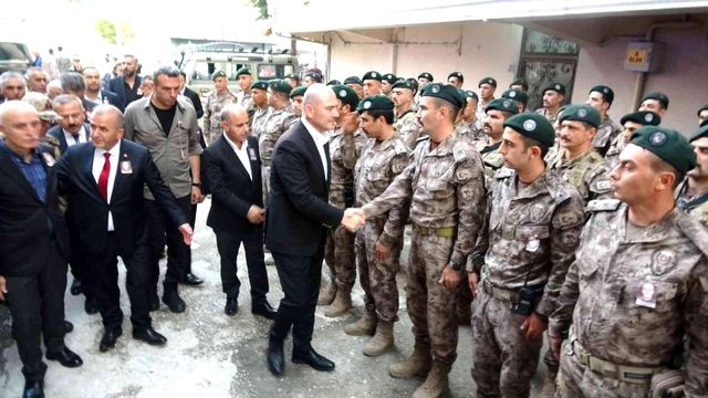 Şehit cenazesine İçişleri Bakanı Süleyman Soylu gözyaşlarına hakim olamadı