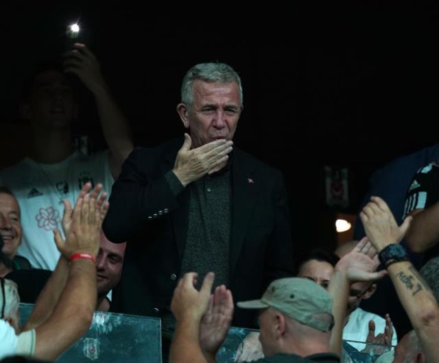 Beşiktaş-Fenerbahçe derbisinde Mansur Yavaş sürprizi! Adı Cumhurbaşkanı adaylığı için geçiyordu, taraftar büyük ilgi gösterdi Beşiktaş-Fenerbahçe derbisinde Mansur Yavaş sürprizi! Adı Cumhurbaşkanı adaylığı için geçiyordu, taraftar büyük ilgi gösterdi