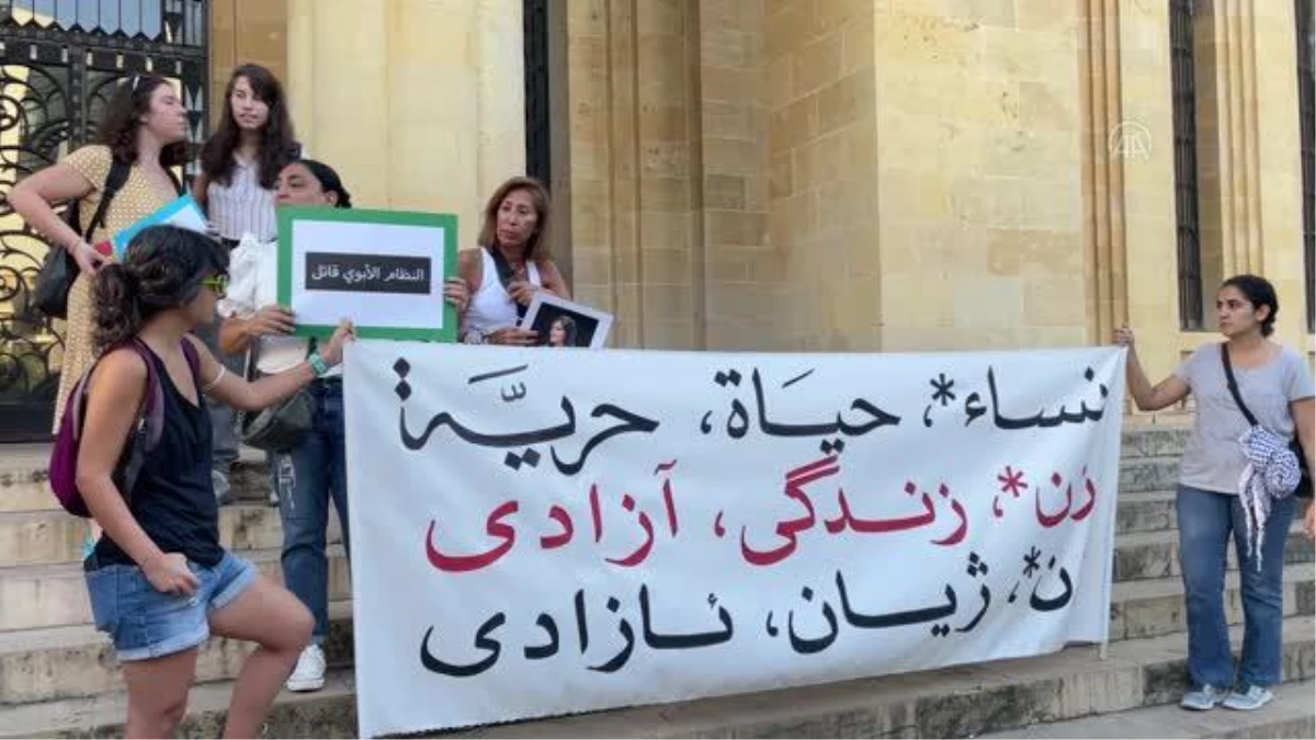 Beyrut\'ta İranlı kadınlara destek gösterisi düzenlendi