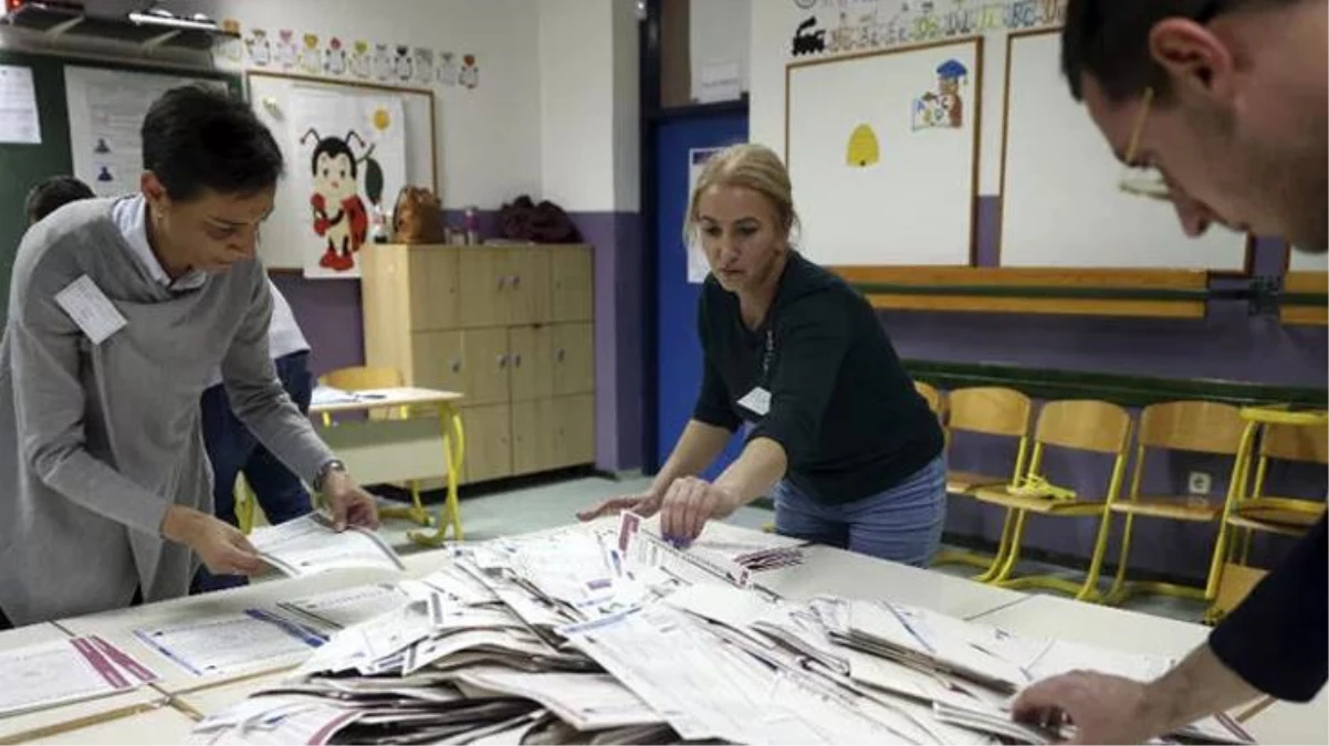 Bosna Hersek\'te oy sayımı sürerken seçim yasasında değişiklik yapıldı