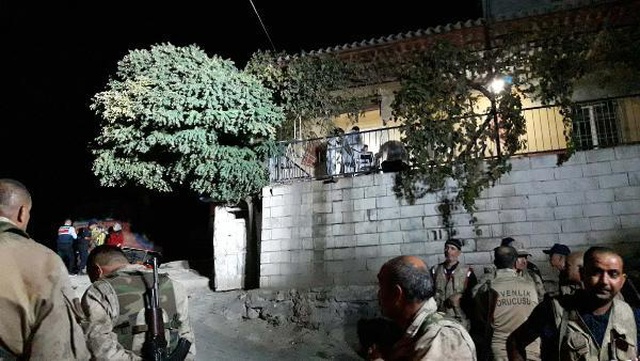 Gaziantep'te bir eve silahlı saldırı: 2 ölü, 3 yaralı Gaziantep'te bir eve silahlı saldırı: 2 ölü, 3 yaralı