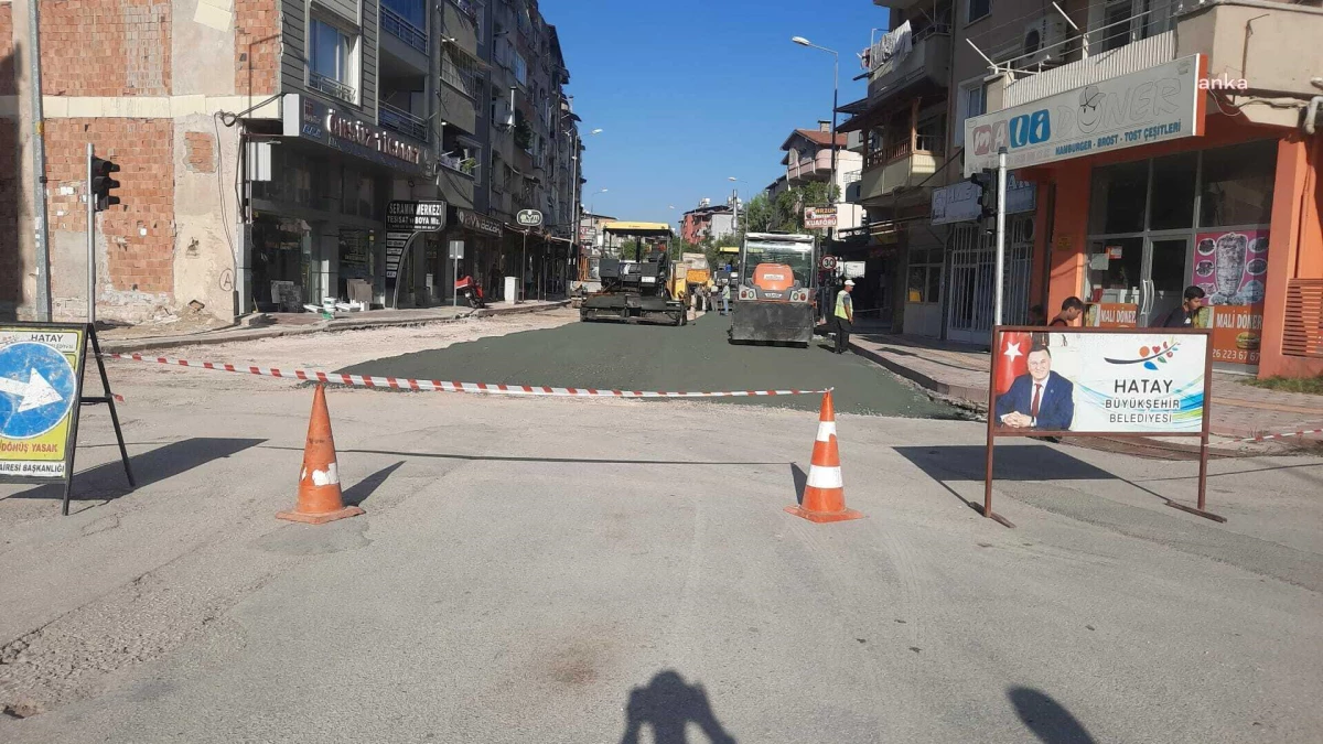 Hatay Büyükşehir\'in 7 Noktadaki Beton Asfalt Çalışmaları Devam Ediyor