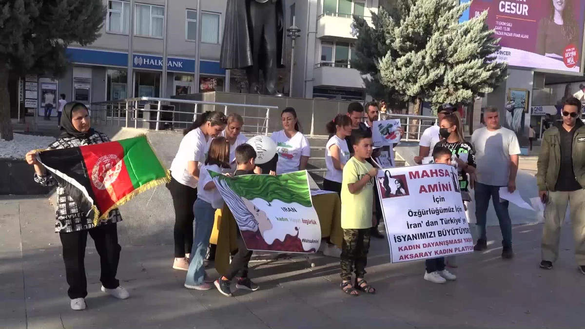 İranlı, Suriyeli ve Afgan Kadınlar, Mahsa Amini\'nin Ölümünü Saçlarını Keserek Protesto Etti