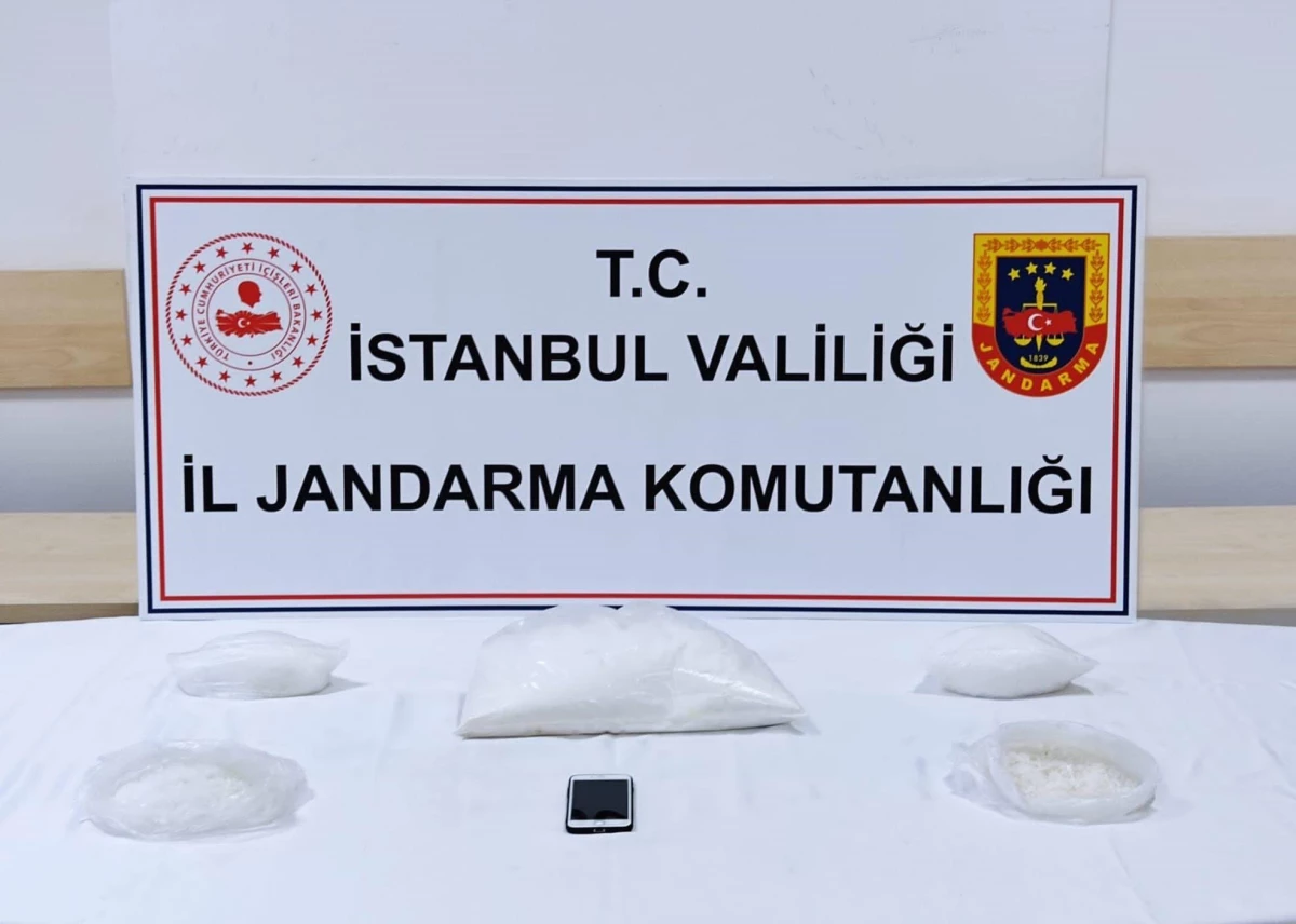 İstanbul\'da 31 kilogram metamfetamin ve 13 kilogram kokain ele geçirildi