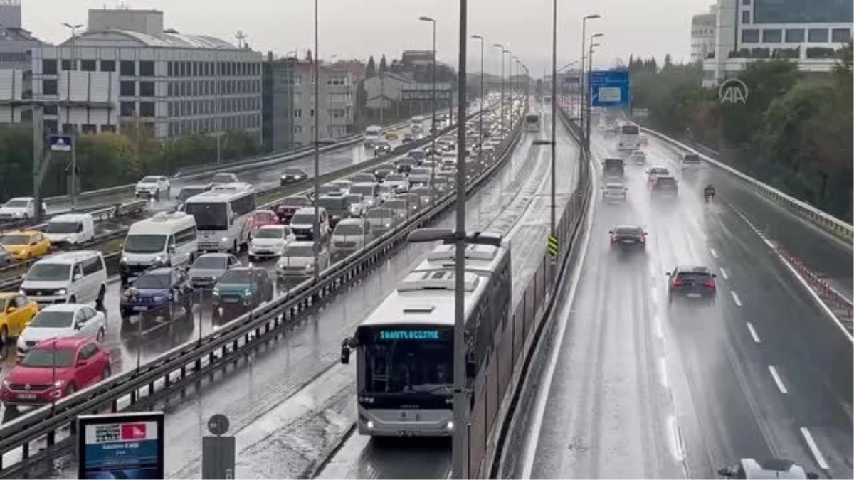 İstanbul\'un birçok bölgesinde yağış etkili oluyor