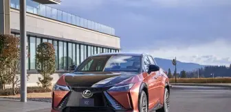 Lexus'un Spindle Ön Panjur'u evrimini sürdürüyor