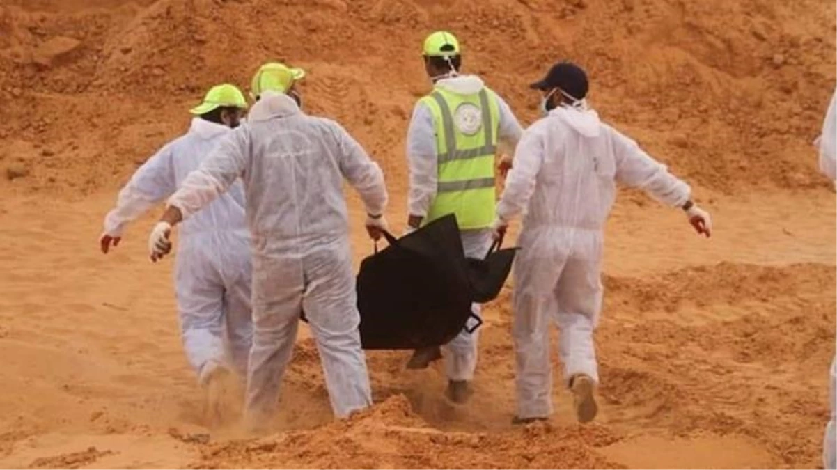 Libya\'nın Sirte kentinde toplu mezar bulundu! Onlarca ceset çıkarıldı