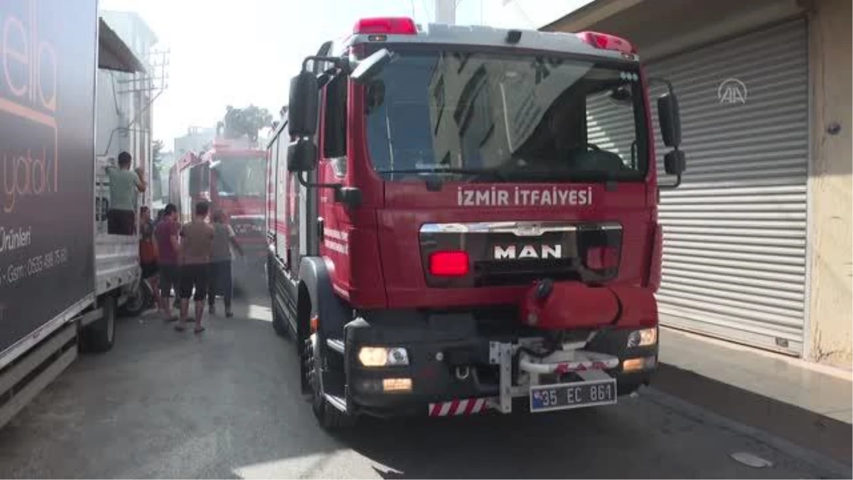 İzmir\'de mobilya atölyesinde çıkan yangın hasara yol açtı