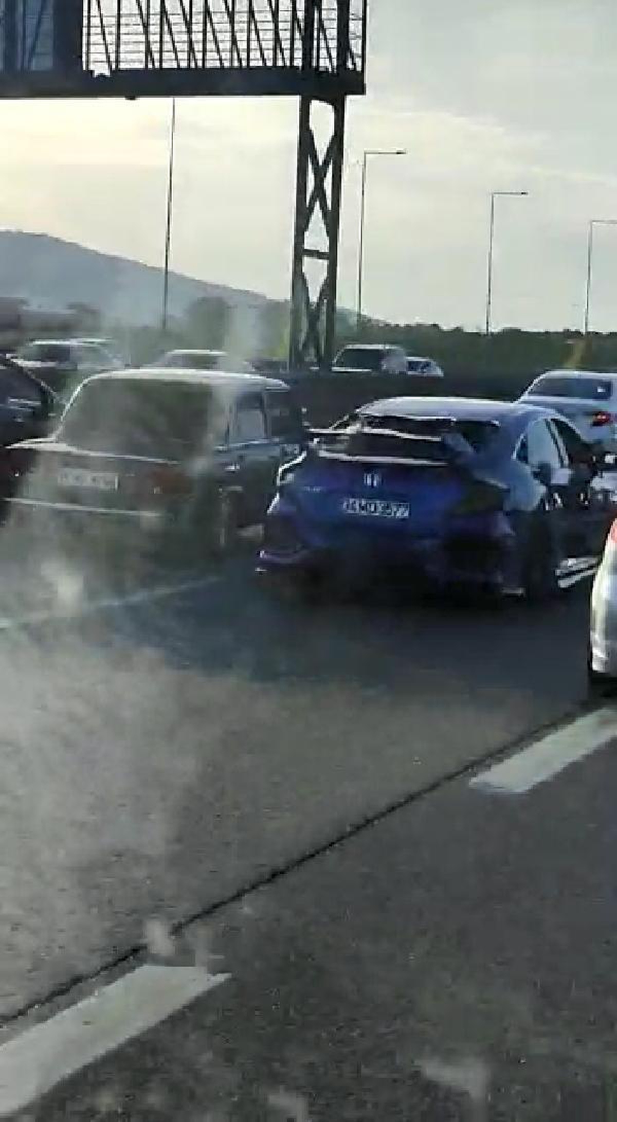 Pendik\'te düğün konvoyunda makas atıp, yolu kapattılar