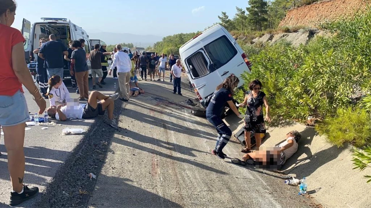 Muğla\'da korkutan kaza! Tur otobüsü ve otomobil çarpıştı: 1\'i ağır 10 yaralı