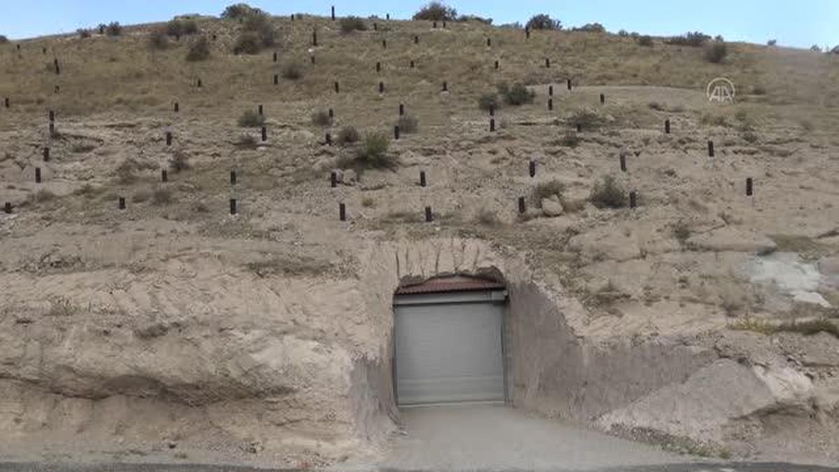 Afyonkarahisar\'da mağaralarda saklanan patatesler yurdun dört bir yanına ulaştırılıyor