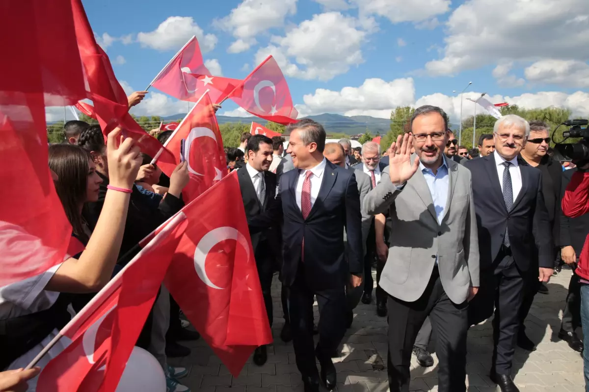 Bakan Kasapoğlu, Bolu\'da olimpik yüzme havuzu açılışına katıldı Açıklaması