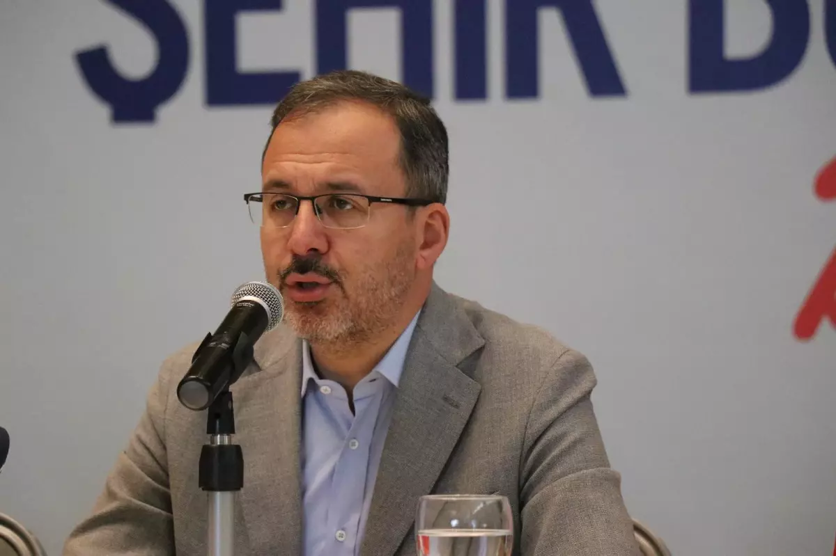 Bakan Kasapoğlu: "Gençleri harflerle kategorize etmeye çalışacaklar"