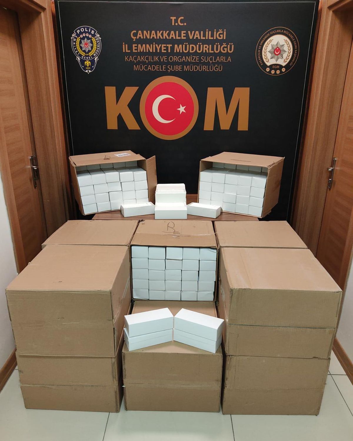 Çanakkale\'de 130 bin 200 adet kaçak makaron ele geçirildi