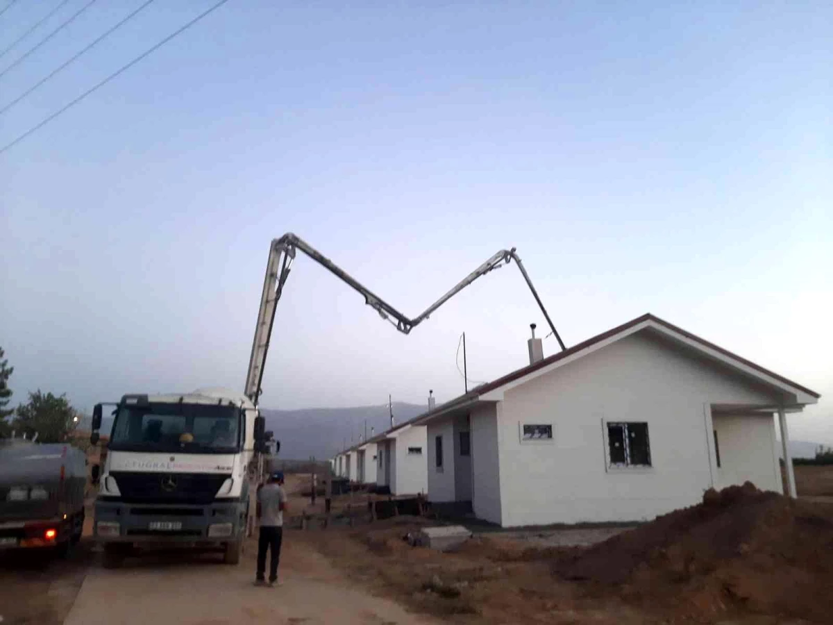 Afyon haber... Dazkırı\'da deprem konutları inşaatının 2. etabı sürüyor