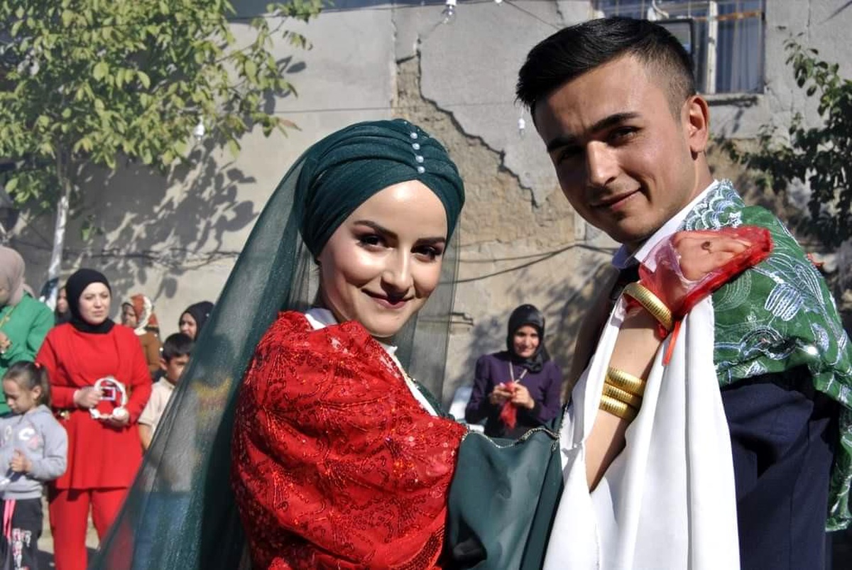 Dedesinin vasiyetini yerine getiren damat 5 gün düğün yaptı
