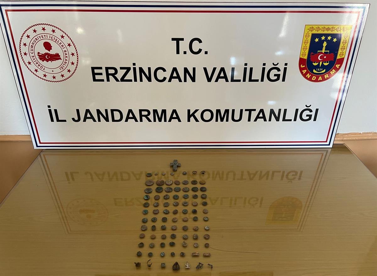 Erzincan\'da 85 tarihi obje ve sikke ele geçirildi