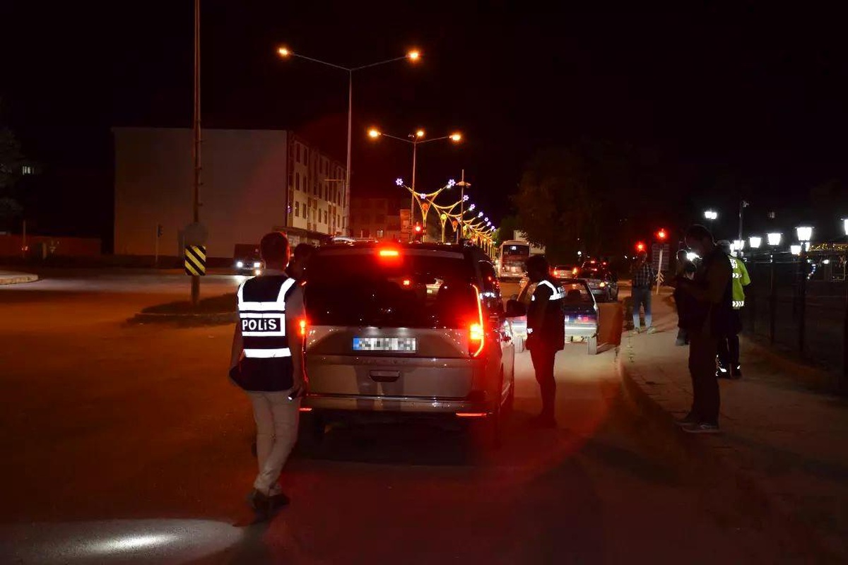 Erzincan haberi... Erzincan\'da "Huzurlu Sokaklar ve Terör Suçları Uygulaması"