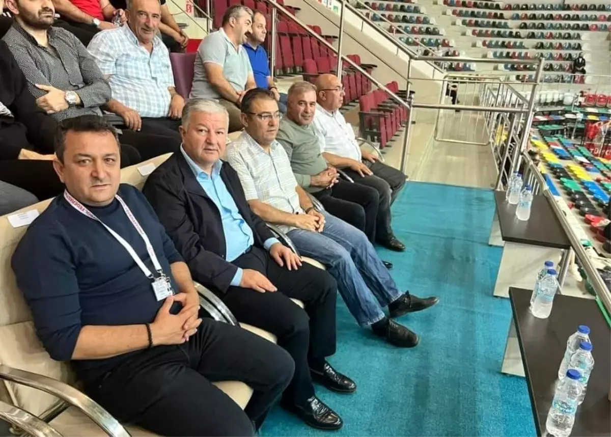 Kayseri spor haberi | Eski Develi Kaymakamı Duru, Develi Belediye Voleybol Takımını yalnız bırakmadı