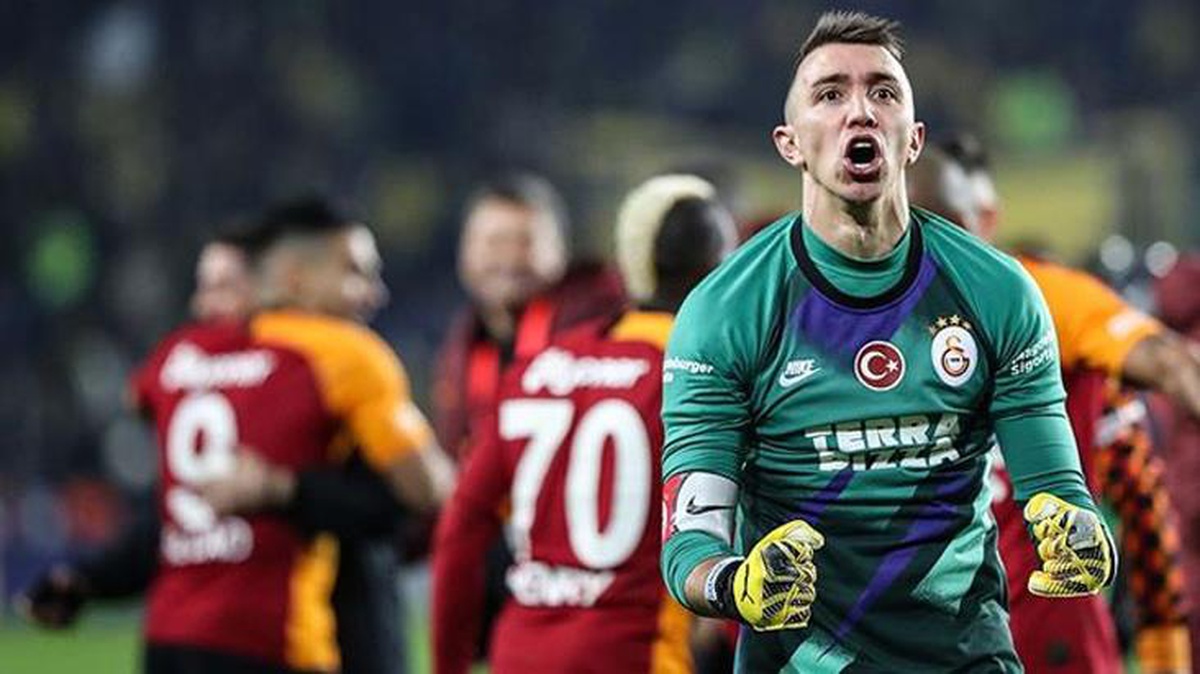 Galatasaray\'da bir dönem sona eriyor! Muslera ile yollar ayrılıyor, yerine Inaki Pena geliyor