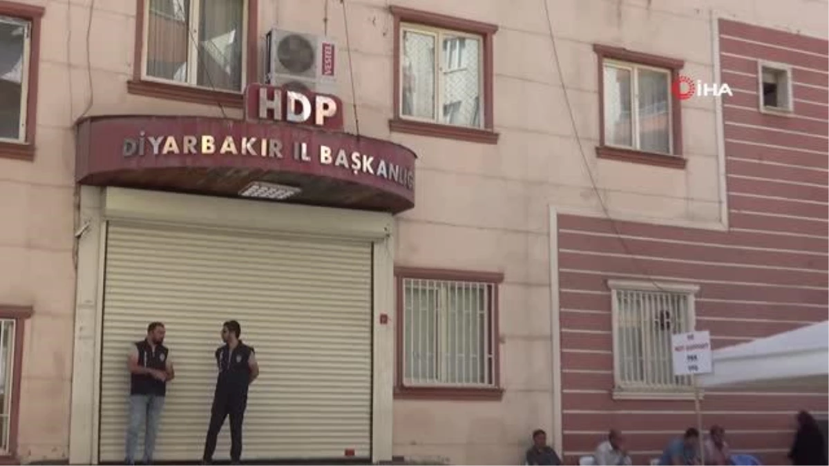 HDP\'ye kepenk kapatan ailelerin evlat nöbeti bin 127\'inci gününde