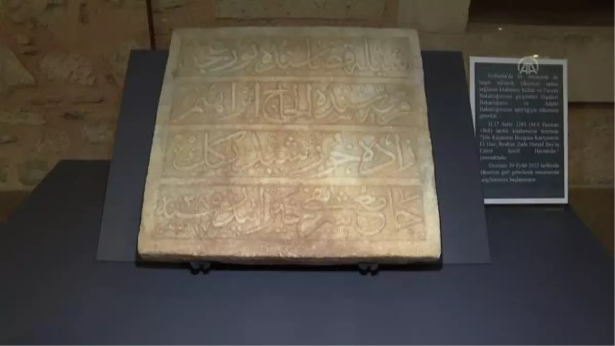 Hollanda'ya kaçırılan kitabenin, dedesinin yaptırdığı camiye ait olduğunu tesadüfen öğrendi