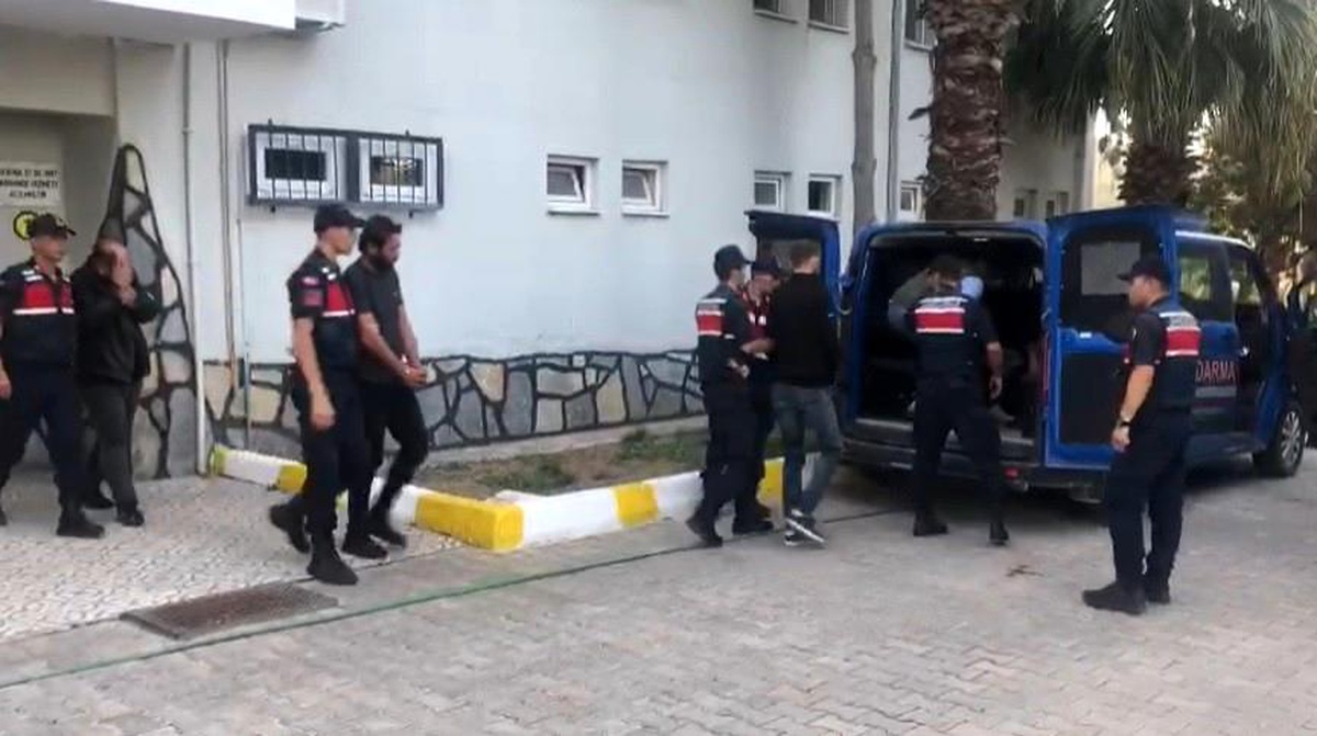 Son dakika haberleri | İzmir\'de jandarmanın yakaladığı 6 insan kaçakçısı tutuklandı