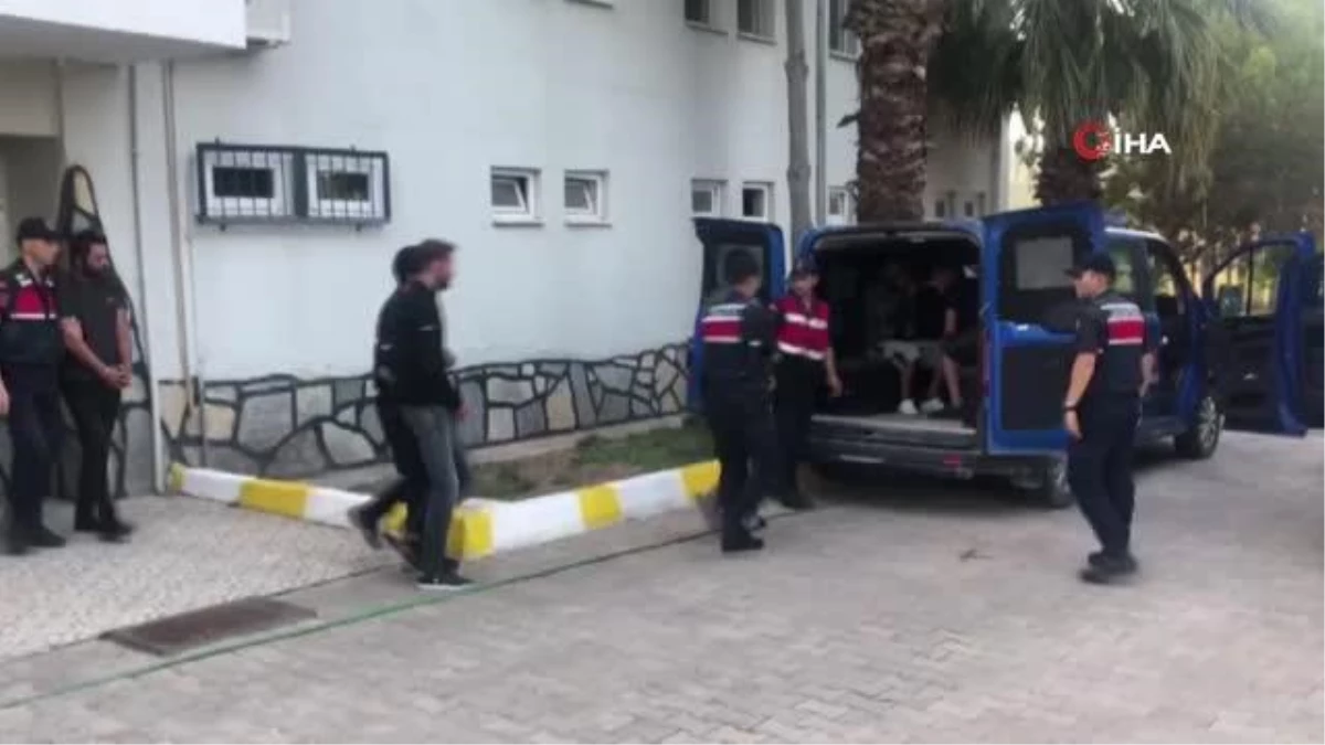 İzmir haberi: İzmir\'de jandarmanın yakaladığı 6 insan kaçakçısı tutuklandı