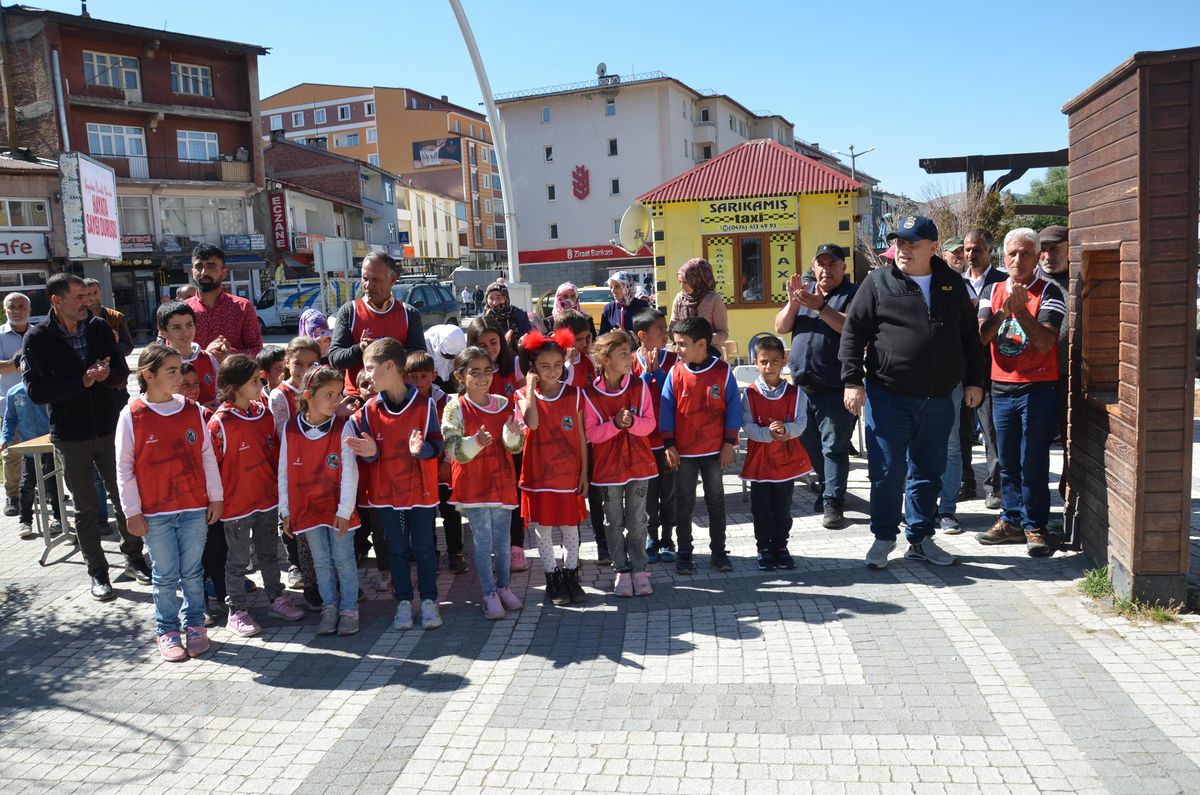 Kars\'ta "Sarıkamış Dostları 90 Bin Şehit Kayak Kulübü" açıldı