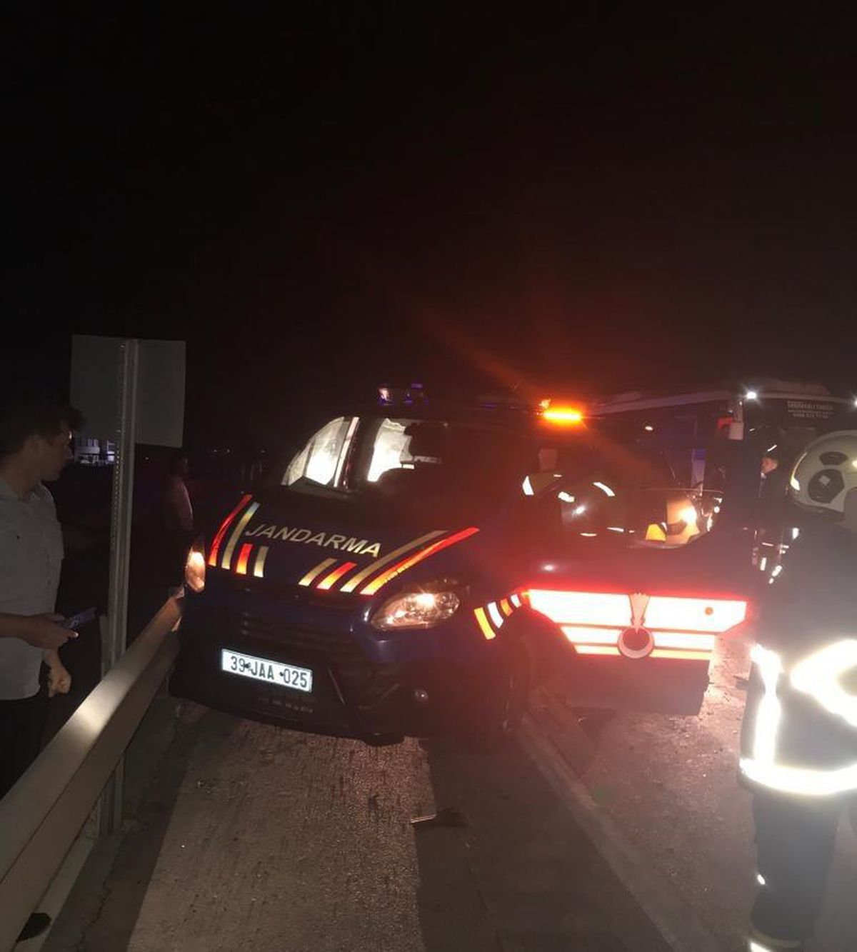 Son dakika gündem: Kırklareli\'de kazada yol güvenliğini alan jandarmaya başka bir araç çarptı: 1 şehit, 1 asker yaralı