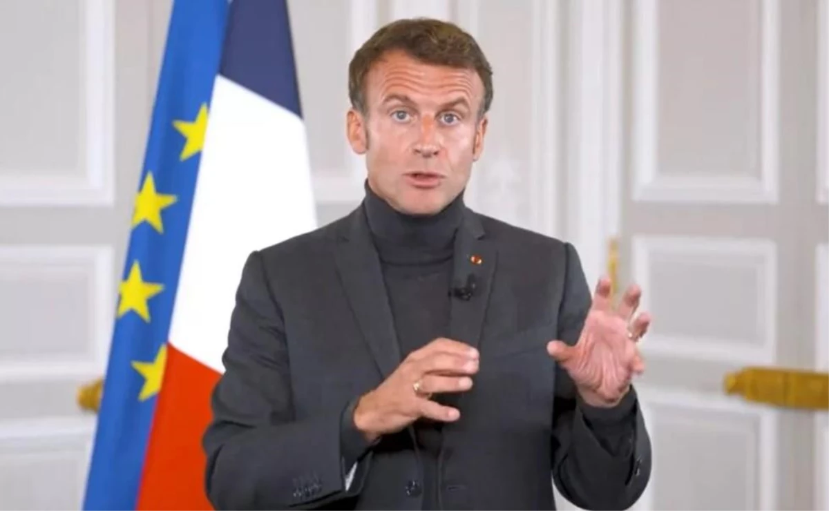 Enerji krizi sonrası "tasarruf" çağrıları yapan Fransa Cumhurbaşkanı Macron\'un giydiği kıyafet ülkeyi karıştırdı
