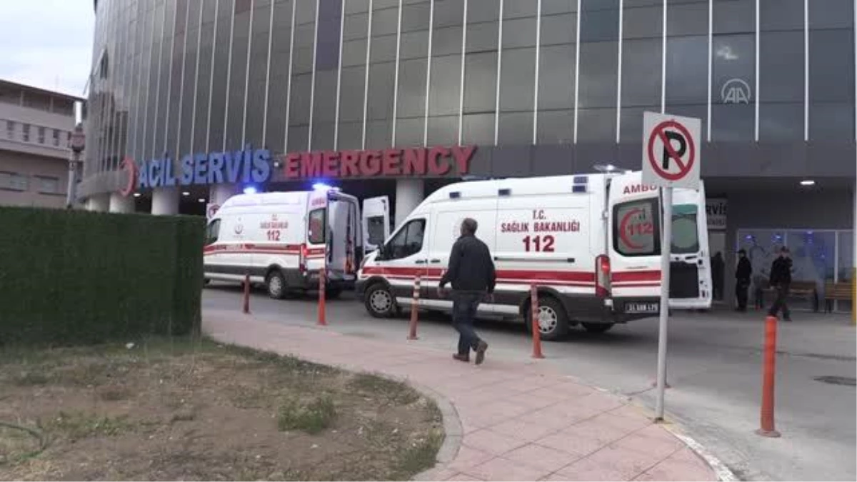 Erzincan\'da midibüsün devrilmesi sonucu 21 kişi yaralandı