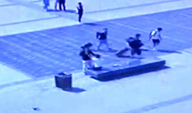 Taksim Meydanı'nda turiste önce darp, sonra gasp kameraya yansıdı